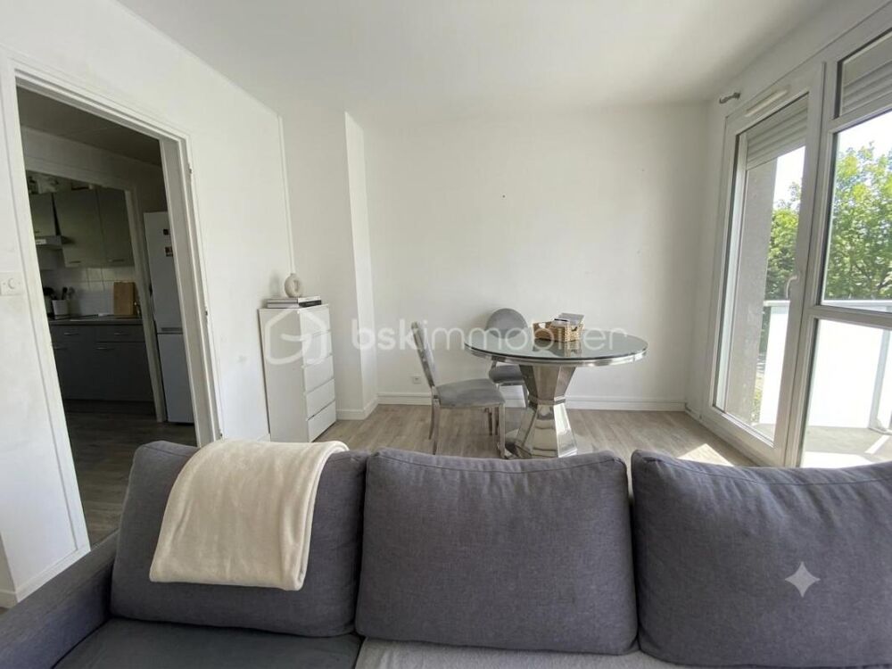 Appartement F3 vendu loué, en plein centre de Petit-Couronne !!!