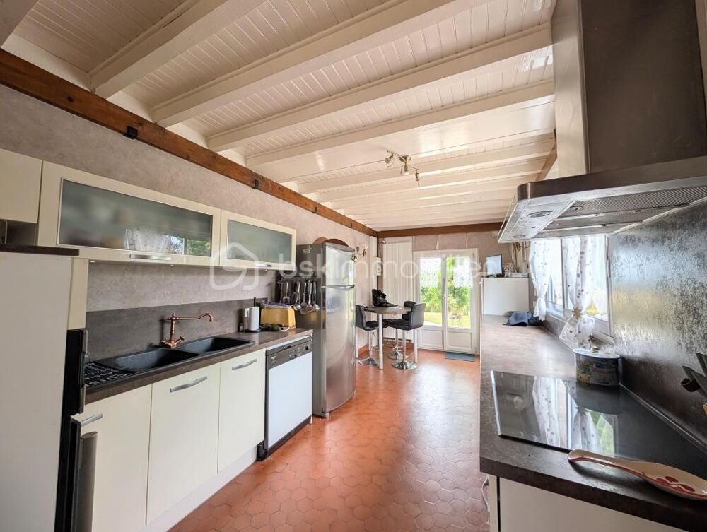 Demeure familiale de 171 m², dépendances et chapelle sur un parc de 5100 m²