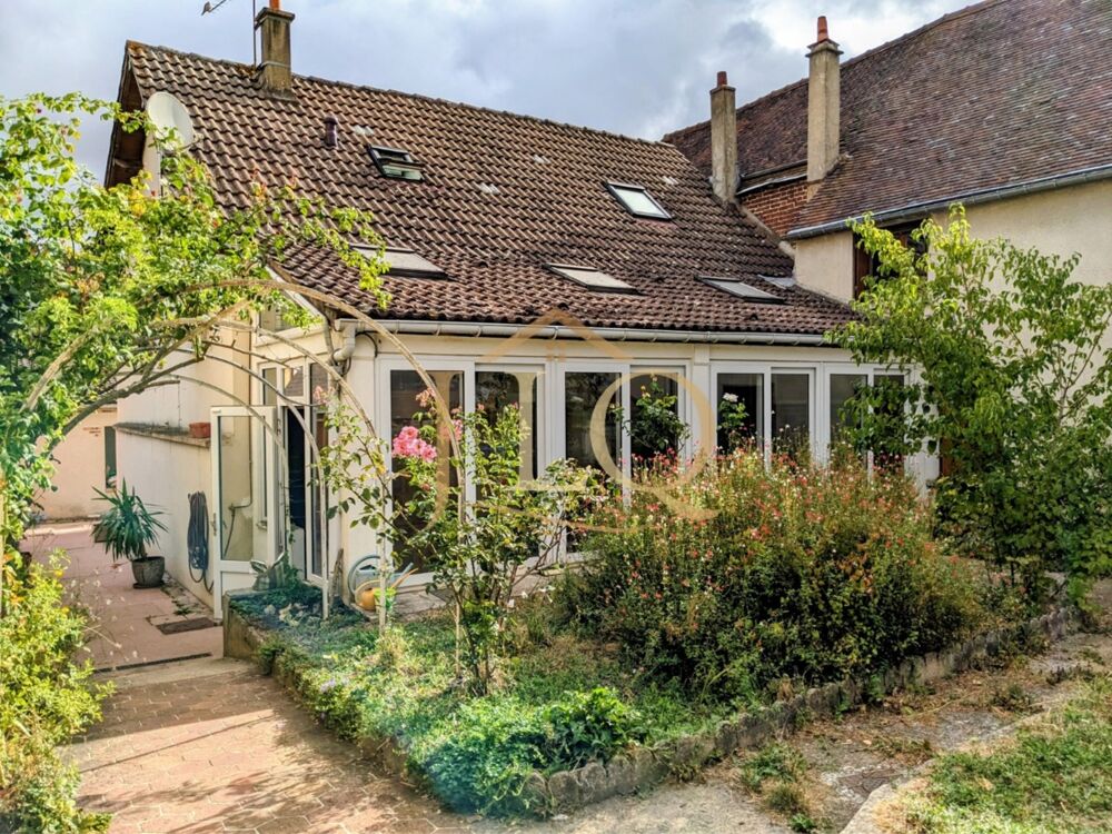La Pierrotine - Maison familiale de ville de 170m² environ - 4 chambres - Terrain de plus de 1 000m² - Pierres (28 130)