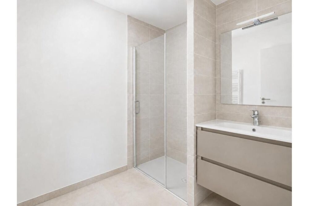 Appartement T3 avec grande terrasse en étage à Narbonne