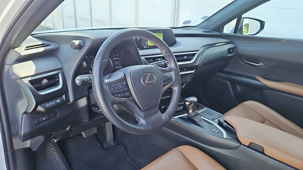 UX 250h 2.0 VVT-i 184 Hybrid 4WD e-CVT Luxe 2020 occasion 73000 Chambery