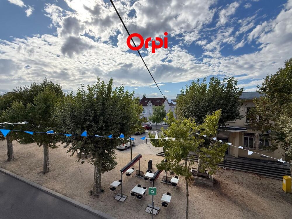 LE GRAND-LEMPS  CENTRE-VILLE  APPARTEMENT DANS LANCIEN CHÂTEAU