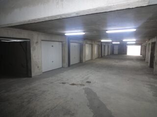  Parking / Garage à louer 23 m²