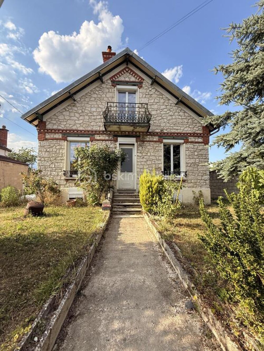 Maison familiale de 103 m² avec 4 chambres, jardin clos et sous-sol complet
