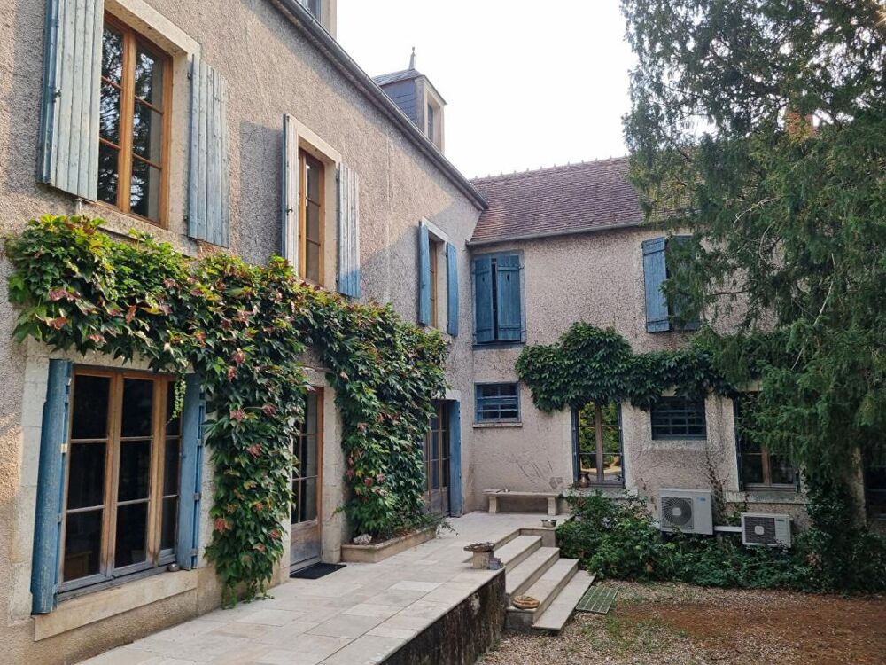 DEMEURE BOURGEOISE DU 19ème siècle au centre de CHATEAUNEUF SUR CHER
