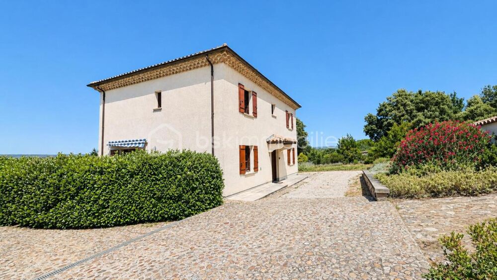 Vente Maison Maison traditionnelle avec très belle vue, grands volumes et terrain de plus de 2 000 m² Grignan