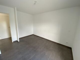  Appartement à louer 3 pièces 65 m²