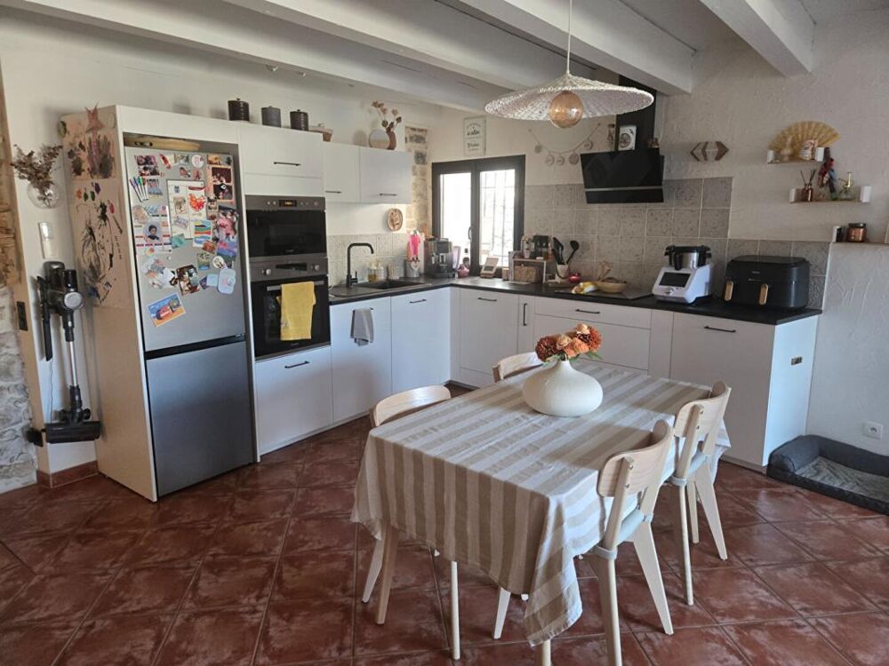 Très belle et agréable maison de village avec terrasse à LIOUC