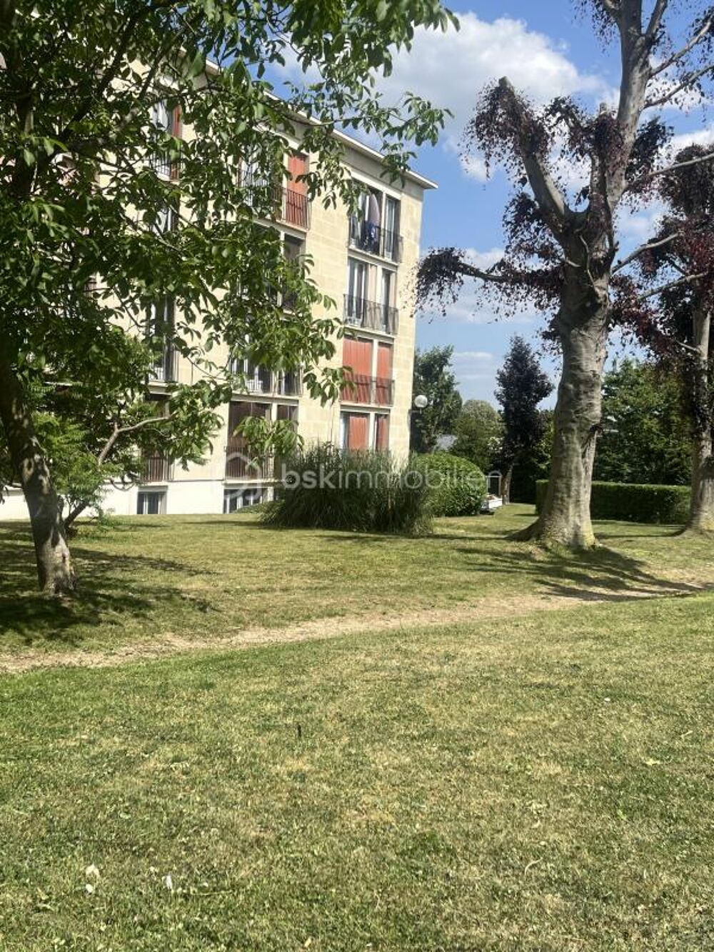 DERNIER ÉTAGE, VERDURE ET TRANQUILLITÉ À DEUX PAS DE TOUT!