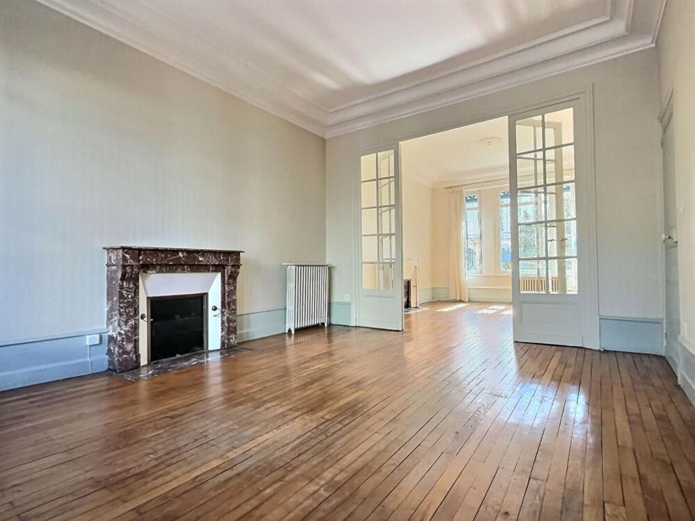 Location Maison LOCATION Maison de ville T8 d'env. 236 m2 avec 6 ch, + bureau, piscine chauffée et garage sur PERIGUEUX (24000) Perigueux