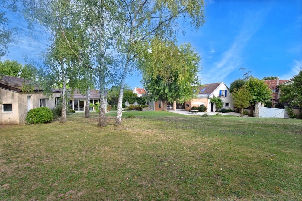 Dpt Yvelines (78), à vendre VILLENNES SUR SEINE, propriété P11 de 327,3 m² sur un terrain piscinable de 1 495,00 m²