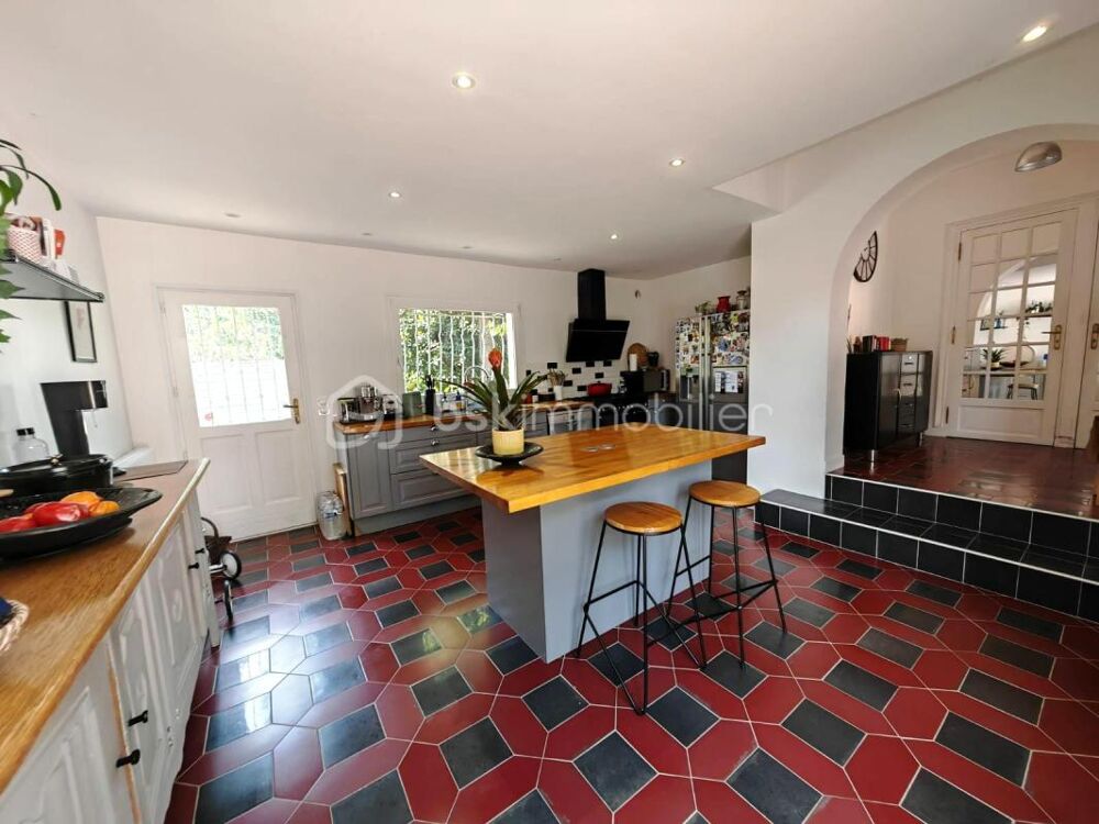 Maison individuelle 5 pièces  Terrain clos de 924 m²