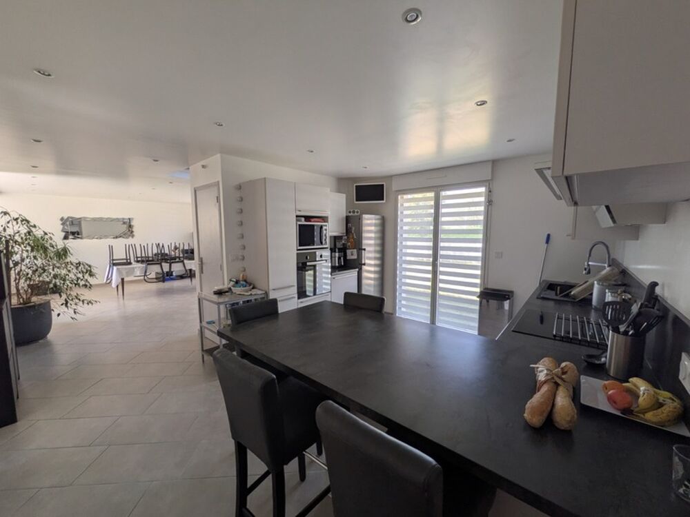 Vente Maison LIGNOL JOLIE MAISON RENONVEE DE 5 PIECES 160m² ENVIRON AVEC VIE DE PLAIN PIED PARCELLE DE 1246m² Lignol