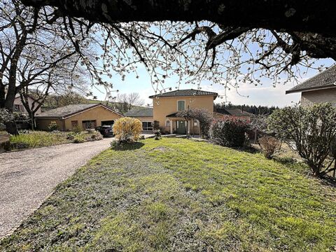   FLEURIEUX SUR L'ARBRESLE. Villa 195 m2 -5 chambres- sur terrain 1656 m2 avec d�pendances et piscine Maison - 8 pi�ce(s) - 195 m�