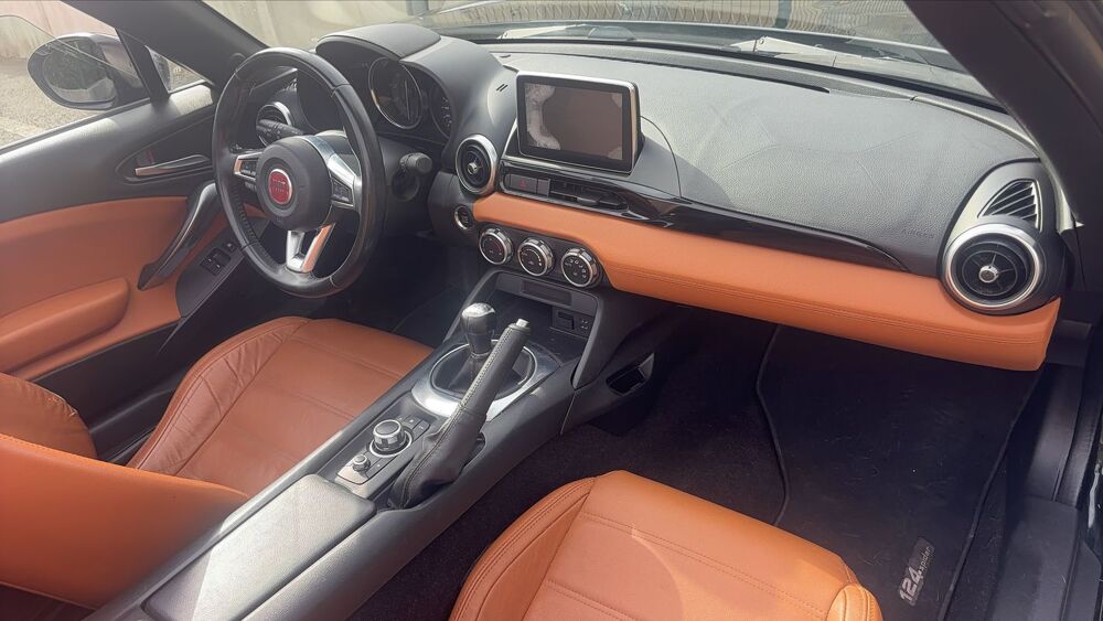 124 spider 1.4 MultiAir 140 Lusso - Premi&egrave;re main 2017 occasion 83310 Cogolin