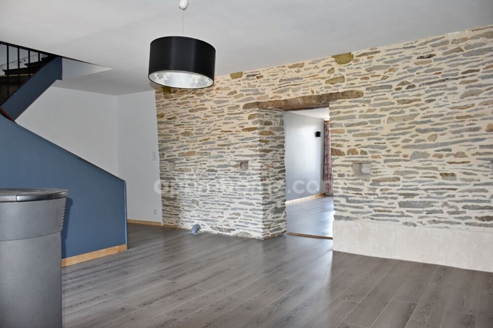 LA GACILLY 56200  Maison de caractère plus murs commerce avec revenu locatif, piscine et jardin clos de murs