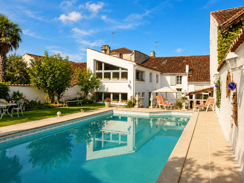 Vente Maison Maison d'habitation 7 pièces à vendre plus trois revenus locatifs MATHA (17) Matha