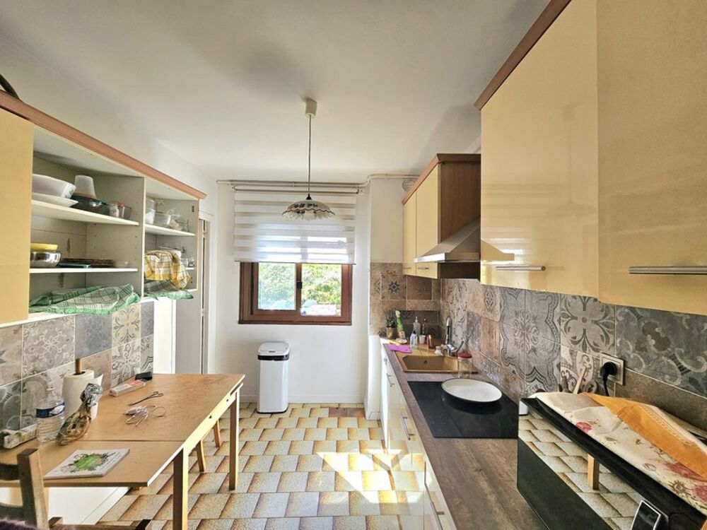 Vente Appartement A vendre Appartement T5 de 98 m2, 4 chambres, véranda, parking à LUCCIANA 20290 (HAUTE CORSE) Lucciana