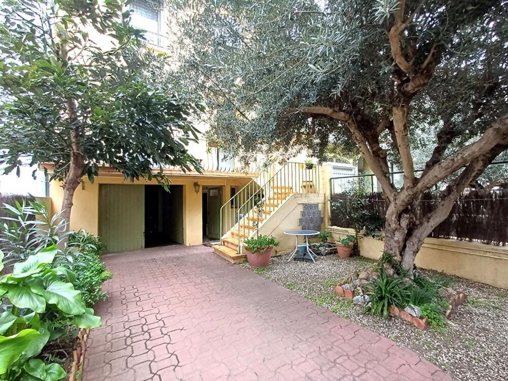 Quartier des fleurs, maison de ville typée fin années 40 avec studio, garage et jardin