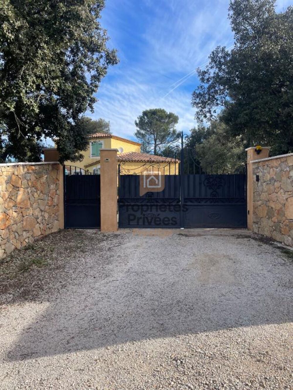Villa 170 m² + T2 50m2 indépendant -Terrain 5 000 m² - Piscine - Fort potentiel locatif - Saint Maximin la Sainte Baume 83470
