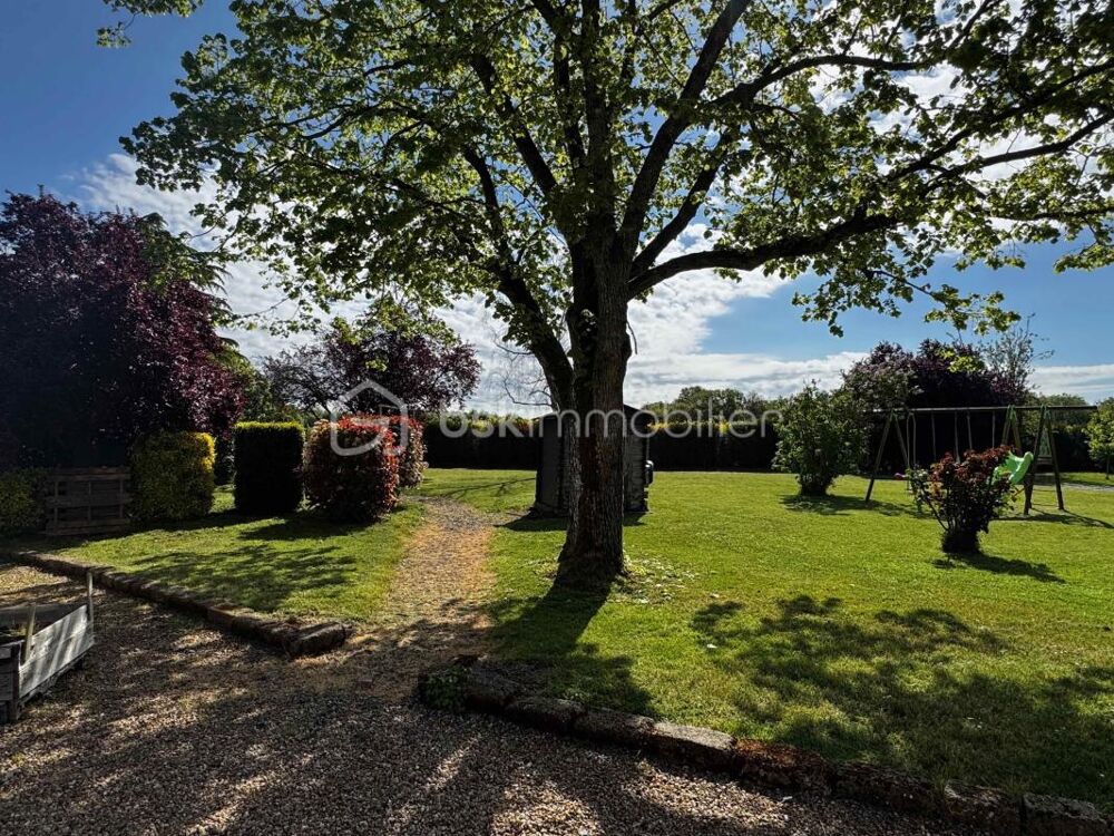 Maison avec logement indépendant loué, dépendances et terrain de 2 363 m²