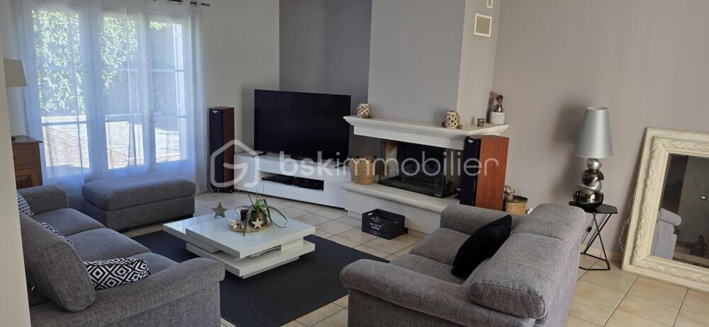 Bel espace de vie + piscine chauffée  Maison 7 pièces de 155 m² à Bussy-Saint-Georges