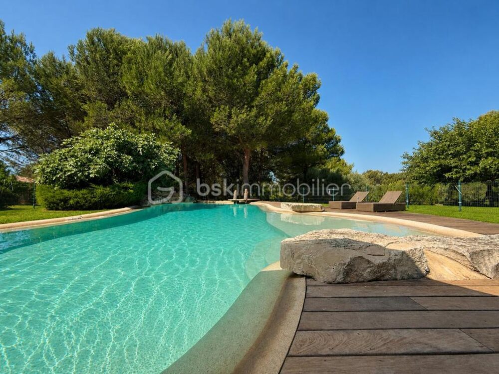 à vendre  Propriété/château Lambesc (13410)
