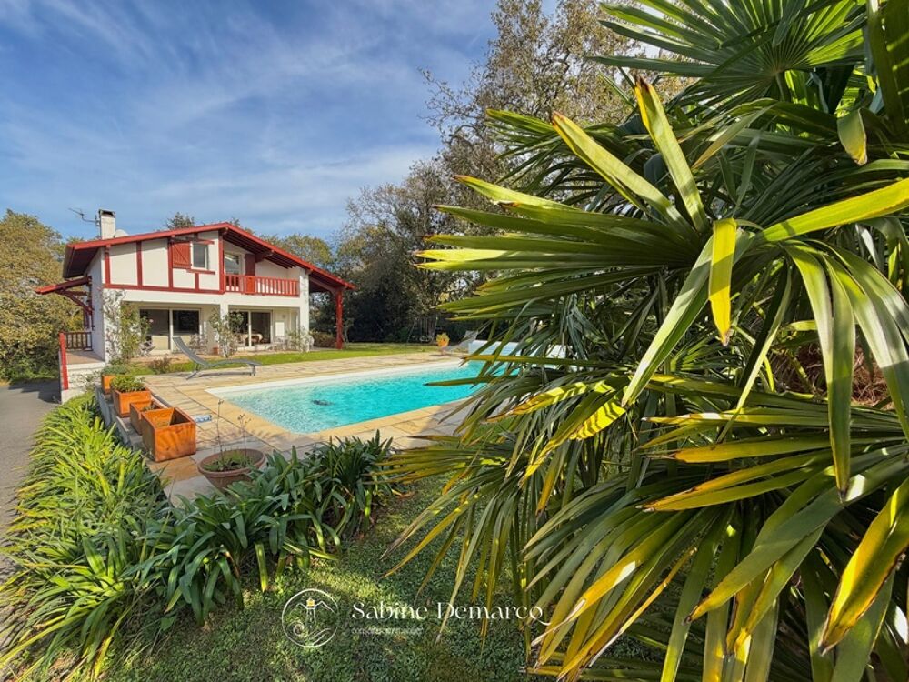 Villa avec piscine 6 pièces à vendre ARBONNE (64)