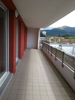  Appartement à louer 3 pièces 68 m²