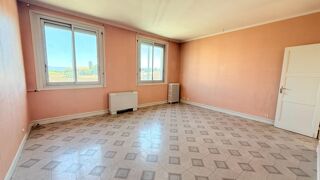  Immeuble à vendre 3 pièces 842 m²