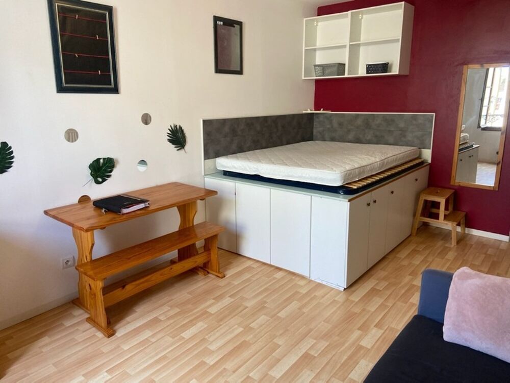 FONTENAY LE COMTE HYPER CENTRE AGREABLE STUDIO ENTIEREMENT MEUBLE 20M² DANS IMMEUBLE BIEN ENTRETENU