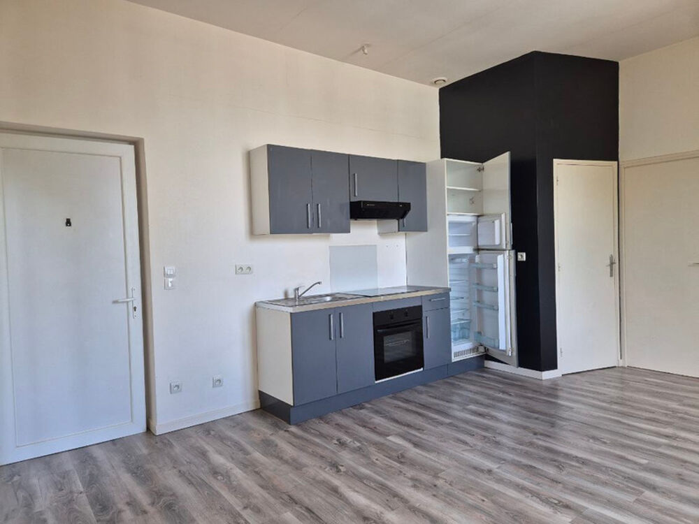 LUCON 85400 COEUR DE VILLE PROCHE TOUTES COMMODITES A PIED APPARTEMENT T2 LUMINEUX SANS EXTERIEUR