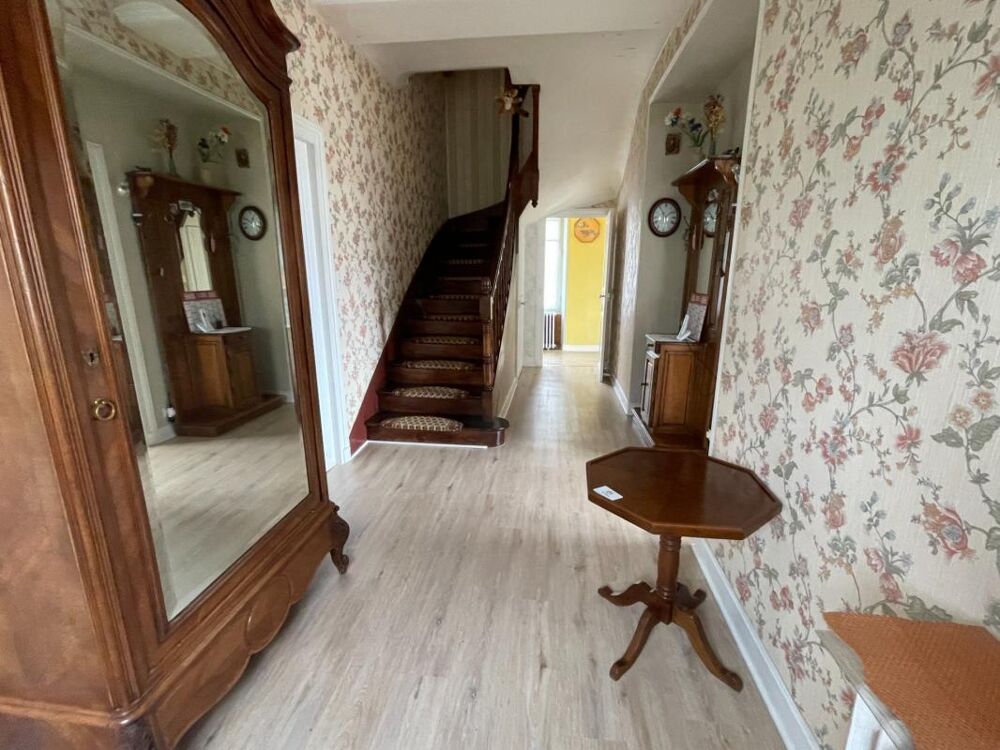 Vente Maison Maison à double distribution avec 2 garages et 1000m2 de terrain clos Chateauponsac