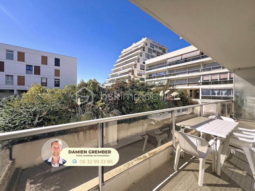 La Grande-Motte Centre  T4 traversant de 81 m² avec terrasse, cellier et piscine, plage à 200 m