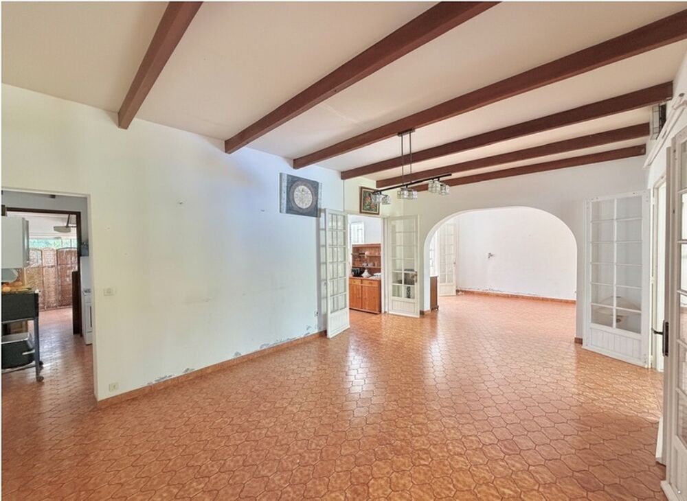 À VENDRE  VILLA T5/6 À RÉNOVER DE 181,60 m²  À 200 M DE LA PLAGE  LHERMITAGE LES BAINS 97434