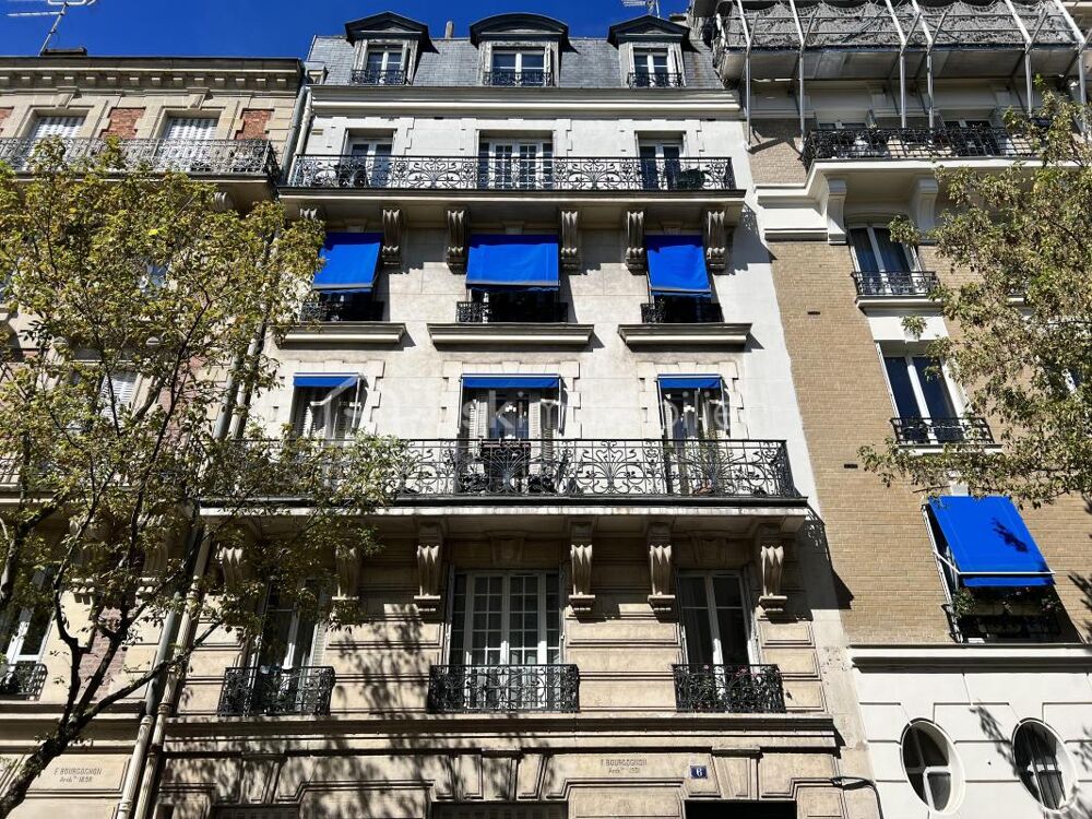 Vente Appartement Vivez l'histoire au cœur de la ville dans un appartement à 2 pas du château de Vincennes au dernier étage ! Vincennes