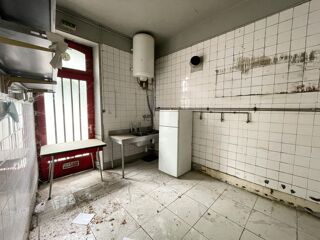  Immeuble à vendre 2 pièces 380 m²