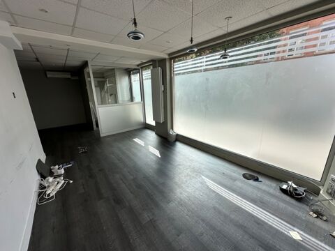   MURS Local/bureau à vendre LYON 4EME ARRONDISSEMENT (69), local en angle de 70m2 environ, idéal professions libérales 
