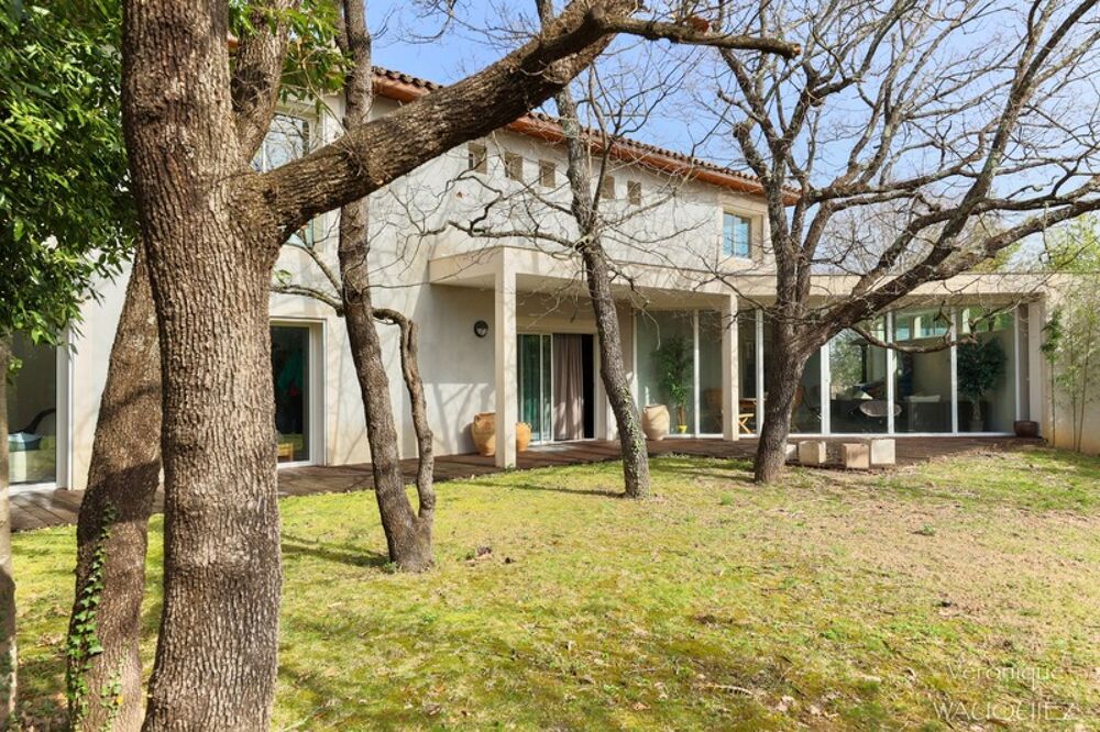 AU NORD DE MONTPELLIER, VILLA CONTEMPORAINE DE 324 m2 SUR UN TERRAIN DE PRÈS DE 1700 M2 AVEC PISCINE
