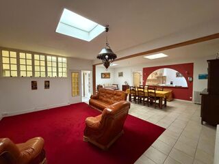  Immeuble à vendre 15 + pièces 353 m²