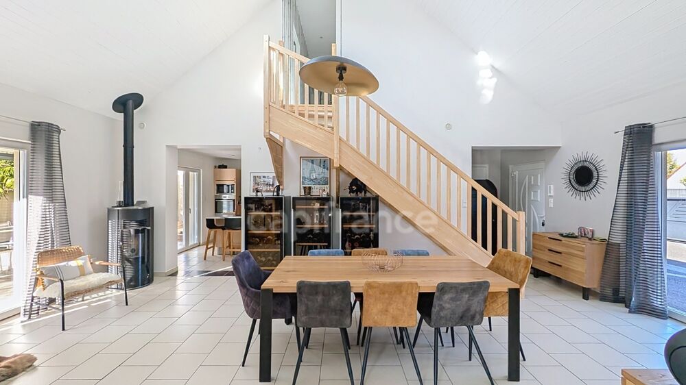 Châtenoy-En-Bresse (71) maison récente à vendre de 158 m² terrain de 1073 m² piscine chauffée Pergola bioclimatique et grand gar