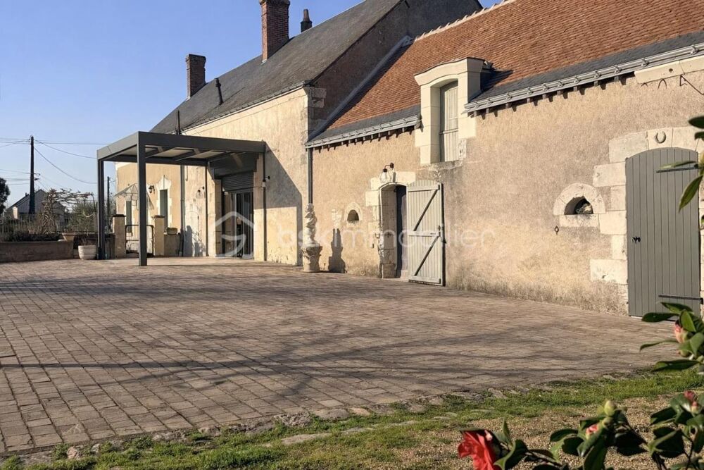Corps de ferme rénové avec garage, hangar et dépendances sur près de 4 000m2 - Cadre champêtre