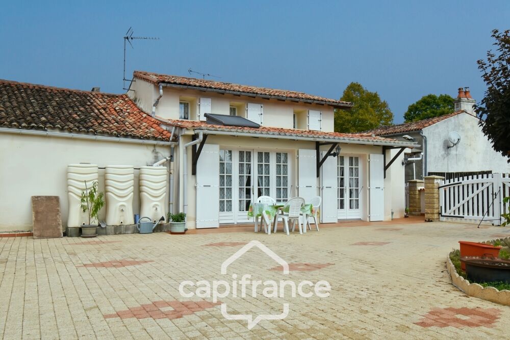 Vente Maison Maison à vendre 4 pièces MAZERAY (17) sur 900m² de jardin clos et 3 garages Mazeray