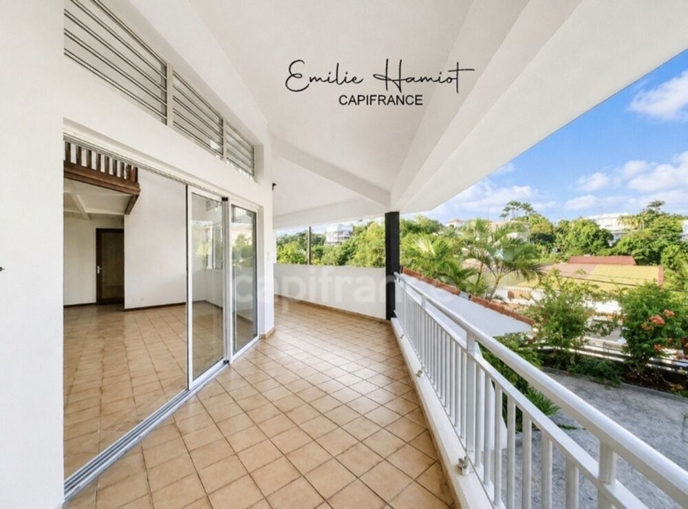 A vendre - Fort de France  Quartier Didier - Maison d'architecte  7 Pièces  4 Chambres + Petit T2 Indépendant
