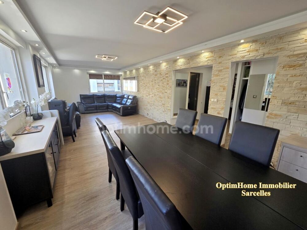 Appartement 5 pièces - 2ème étage - 106 m2 - Cave et Place de Parking - 212 000 € FAI