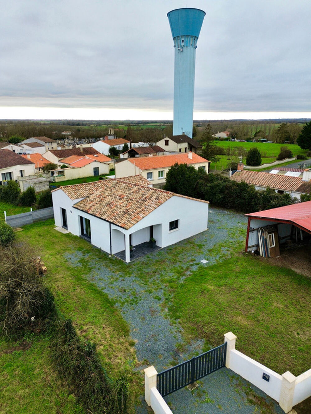 SAINT CYR EN TALMONDAIS (85) A 15 MIN DES PLAGES VILLA PLAIN PIED GRAND CONFORT 3 CHAMBRES HANGAR JARDIN