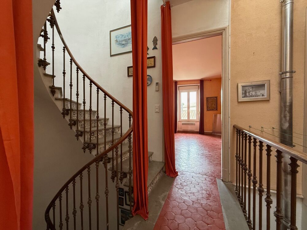 Demeure de caractère au coeur de Lézignan-Corbières avec patio privatif  217 m² habitables