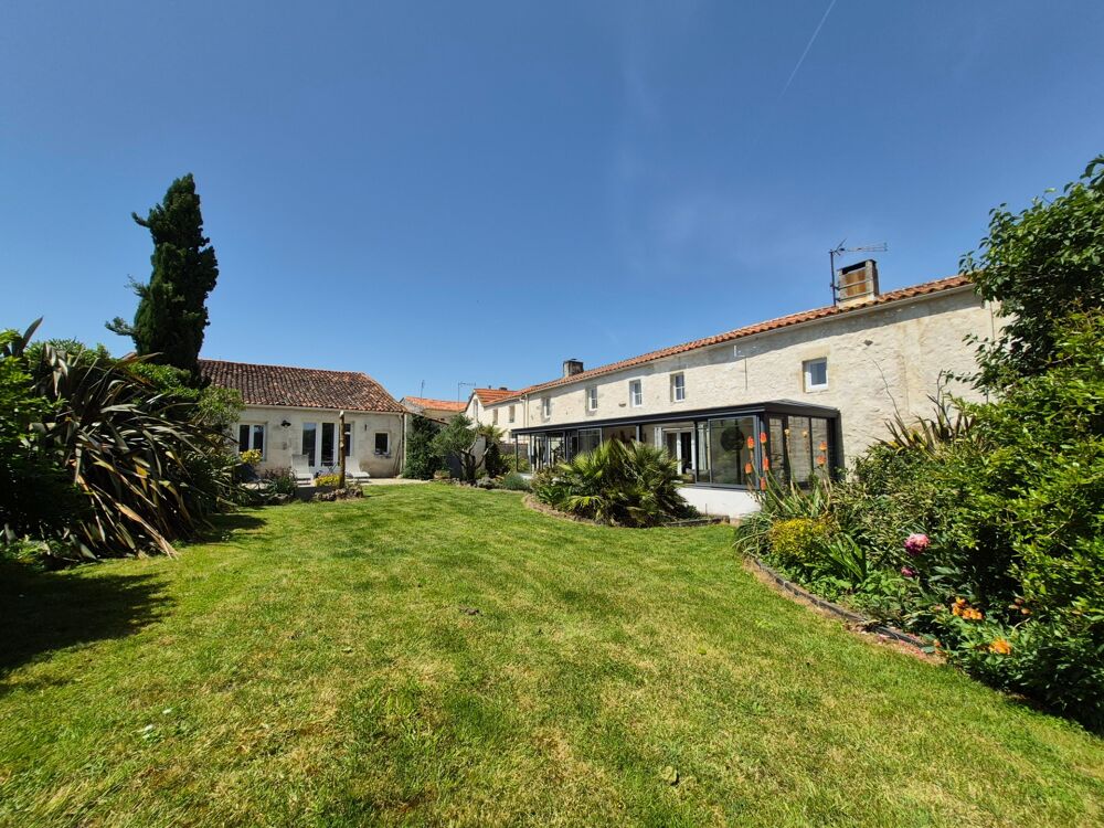 Vente Maison Maison avec nombreuses dépendances, studio et terrain constructible de plus de 3 000 m² Champdolent