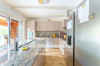  Villa  vendre 7 pices 220 m