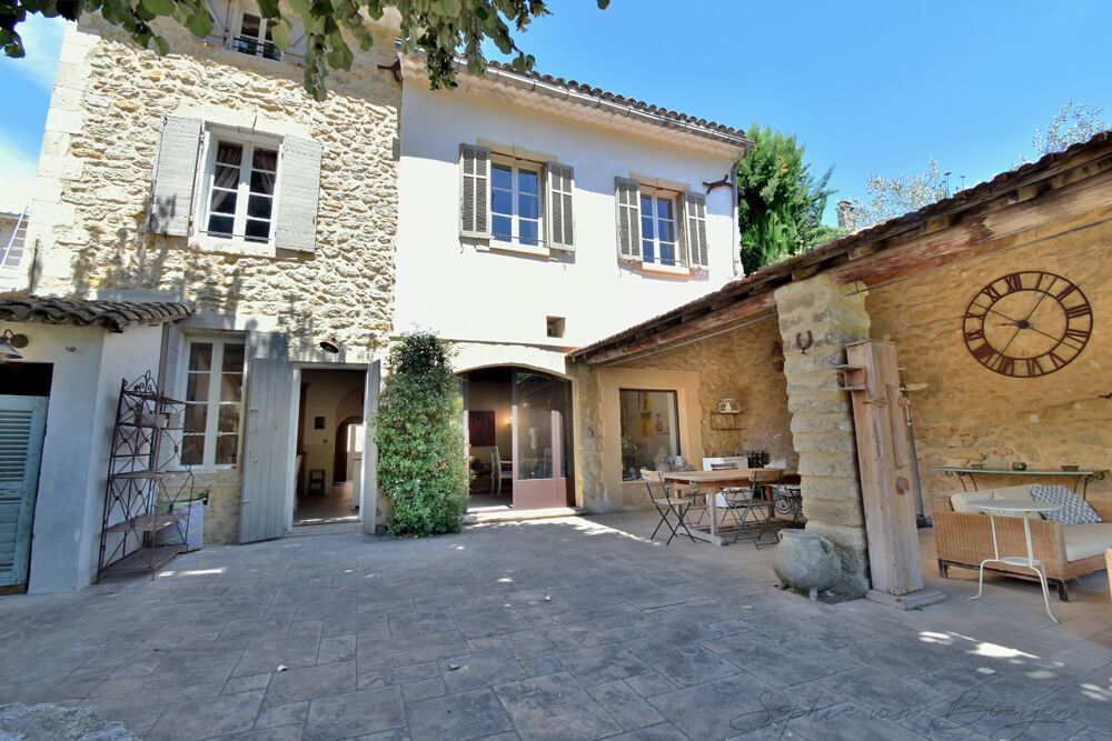 MAISON DE VILLAGE EN PIERRES du 19ème à vendre de 350m², 7 chambres, jardin, piscine, garage, près d'Aix en Provence